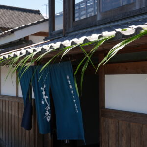 端午の節句の伝統行事『軒菖蒲』